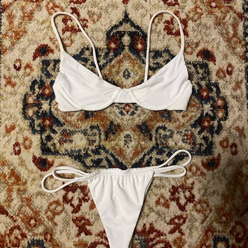 Benoa set Shea top and matching bottoms NWOT